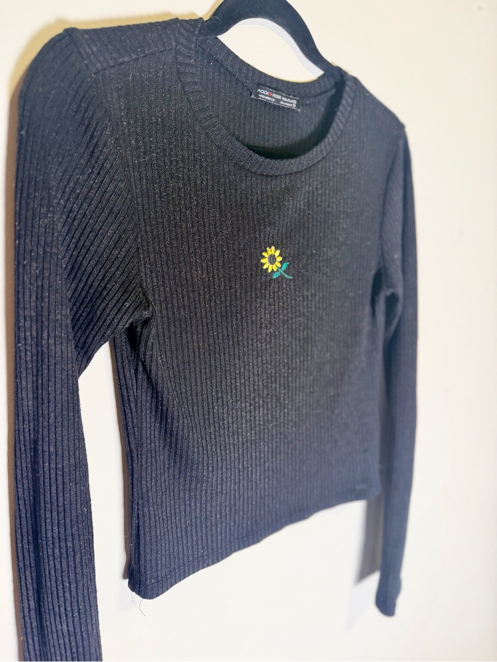 Y2K Rock and Rose Black Ribbed Long-Sleeve Crop Top with Sunflower Embroidery